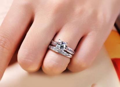 How to Wear Wedding Rings