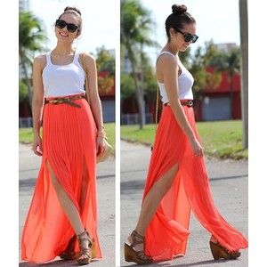 How to Wear a Maxi Skirt | StyleWile