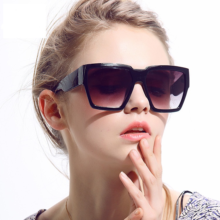 Best Sunglasses for Women with Round Faces | StyleWile