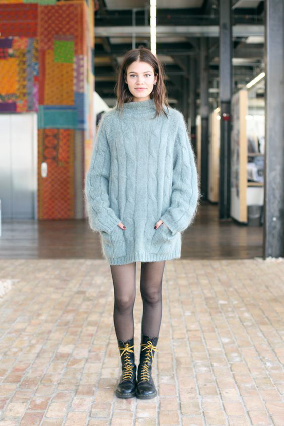 How to wear oversized sweaters without looking fat Nov 02, · Decide what length you need.If you’re going to be wearing your oversized sweater with jeans, you can wear basically any length sweater you want.However, if you want to pair your sweater with a dress, skirt, shorts, and any other shorter garments worn on your bottom half, you probably want a slouchy sweater that still ends around the waist%(99).
