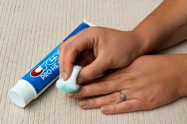 How to Take off Nail Polish without Nail polish Remover