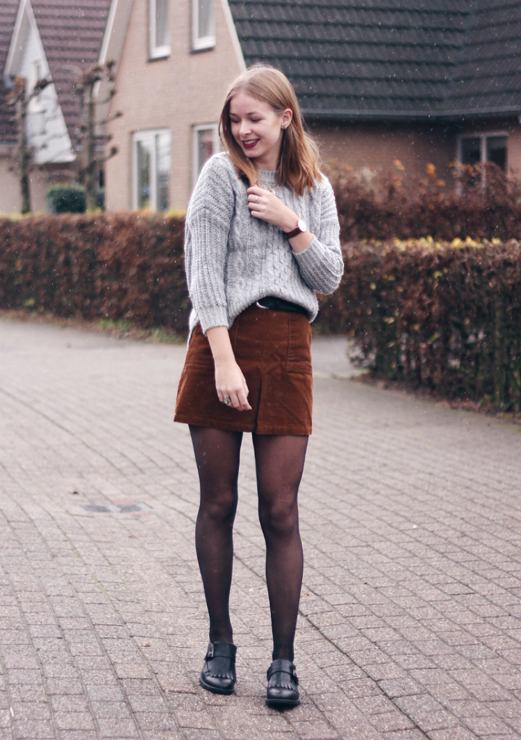 Velvet Mini Skirt Outfits