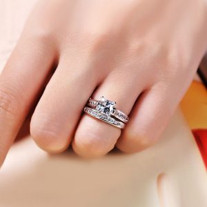 How to Wear Wedding Ring Set